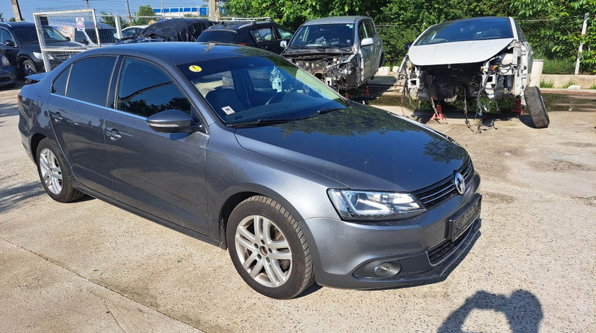 Dezmembrez Vw Jetta MK6 1.6 Tdi CAYC 105 cai 2013 204763 km cod culoare LD7X