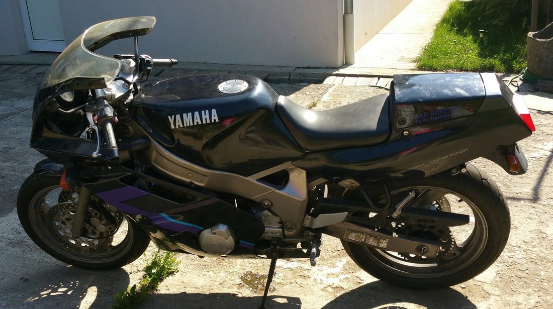 Dezmembrez Yamaha FZR600 #671797
