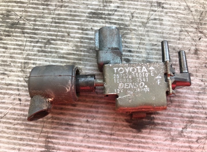 Electrovalva toyota avensis 2.0 td 90 cp 2c-te 1997-2003 2570264010