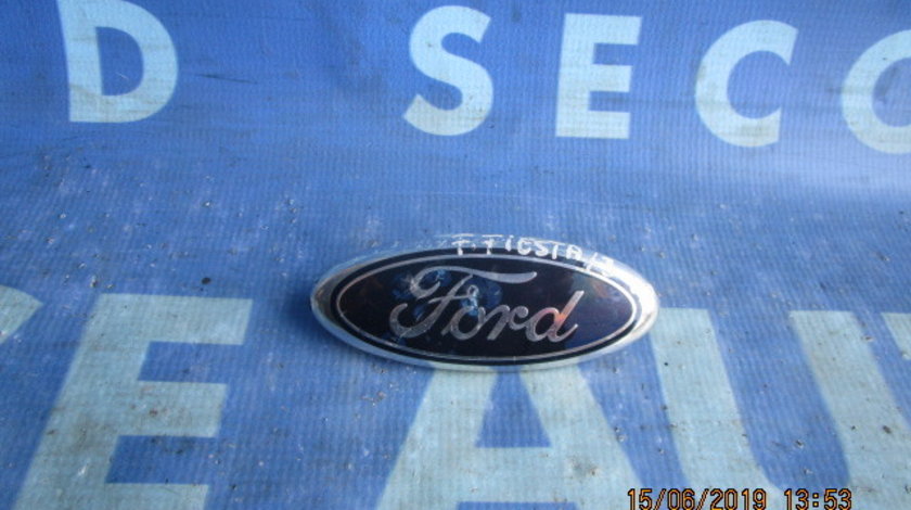 Emblema Ford Fiesta 2004;  2S61A425A52AA (spate)