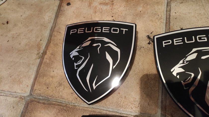 Emblema Peugeot 3008 cod 9840697980