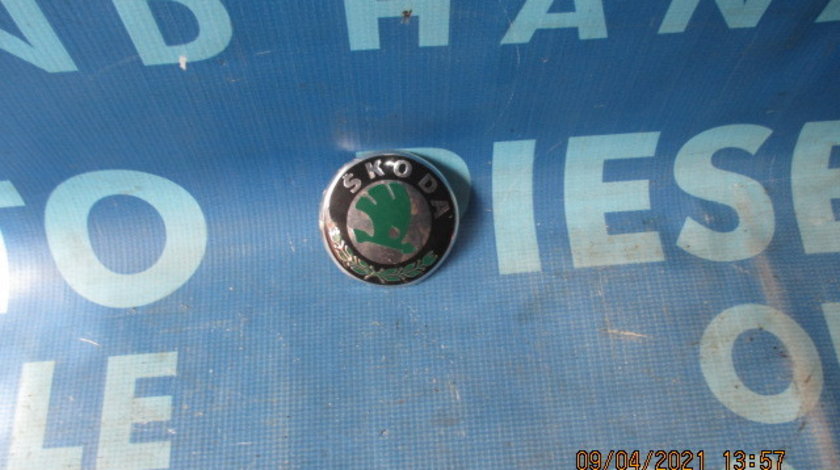 Emblema Skoda Octavia 2 2006; 1U0853621C (spate)