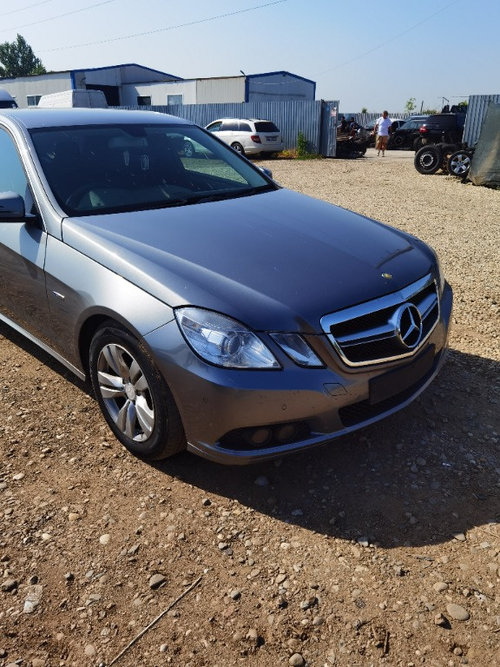 Far dreapta fara xenon Mercedes E220 cdi w212