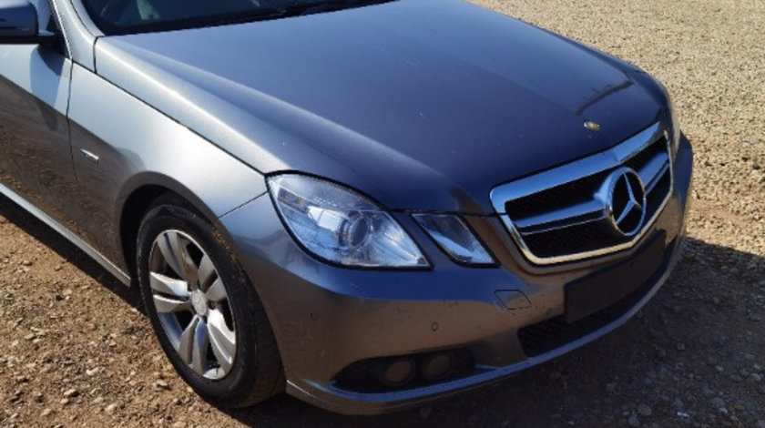 Far dreapta fara xenon Mercedes E220 cdi w212