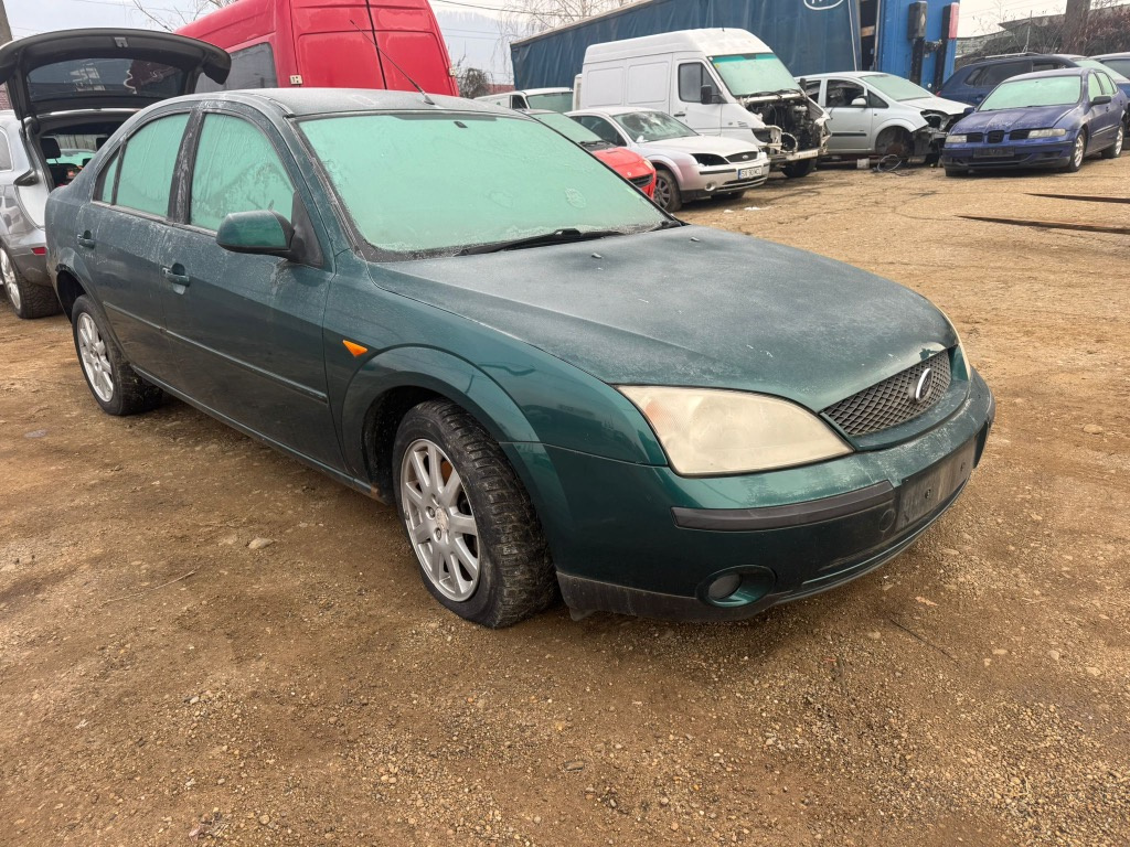 Far dreapta Ford Mondeo