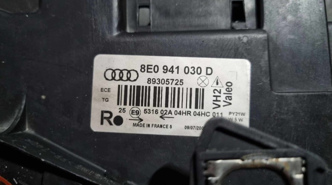 Far dreapta halogen cu lupa 8E0941030D Audi A4 B6 Sedan