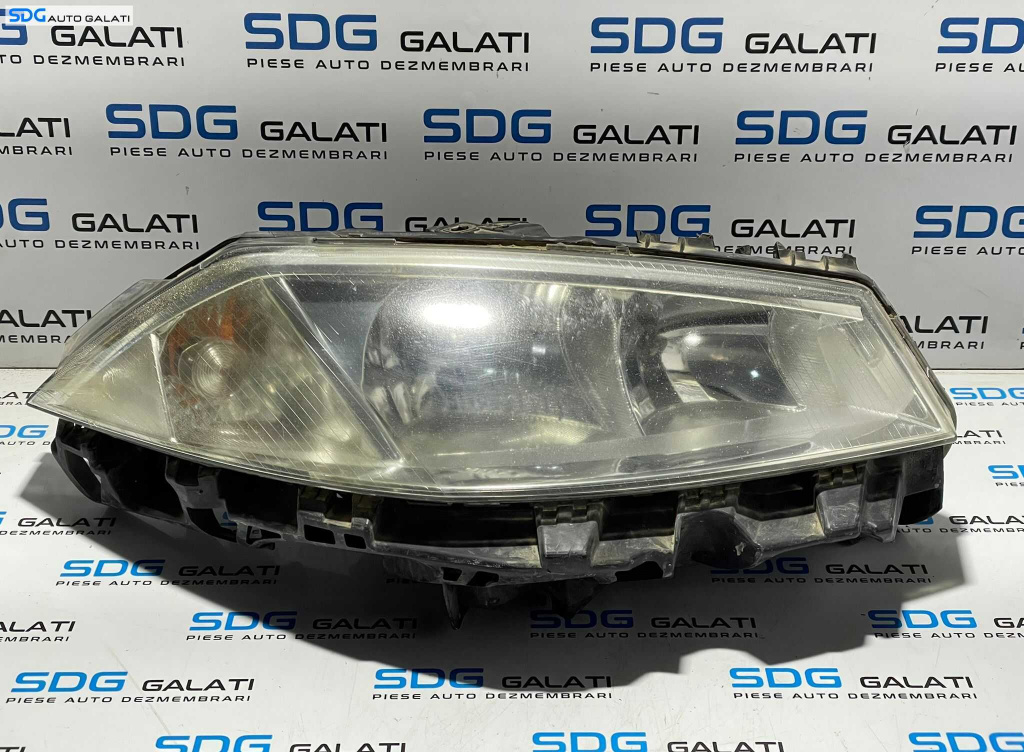 Far Dreapta Renault Megane 2 2002 - 2008 Cod 820073221J 89307000 [L3077]