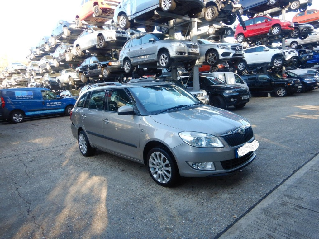 Far dreapta Skoda Fabia 2 2012 BREAK 1.6 TDI CAYC