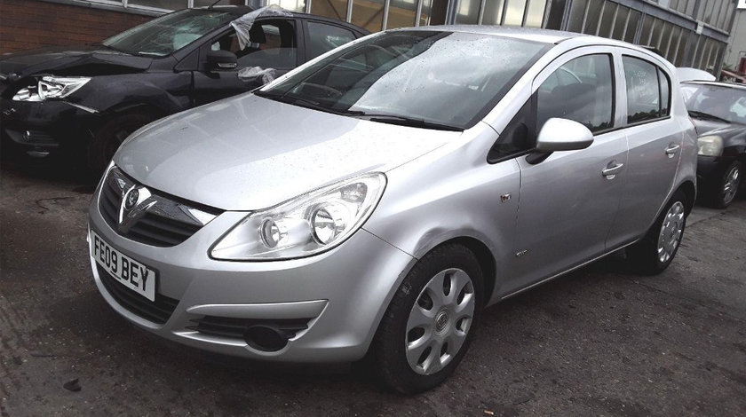 Far stanga Opel Corsa D 2009 Hatchback 1.4 i