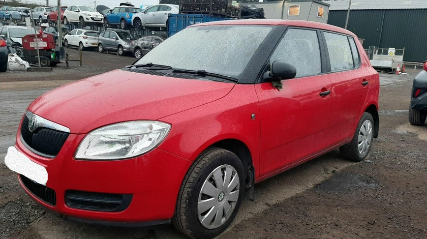 Far stanga Skoda Fabia 2 2009 HATCHBACK 1.2 i