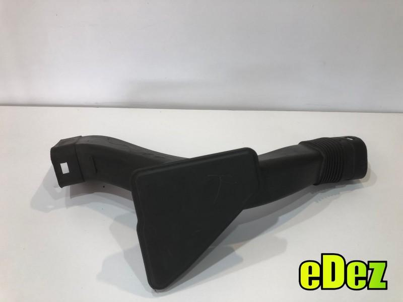 Furtun admisie aer (distribuitor aer) BMW Seria 5 (2010-2017) [F10] 7577472