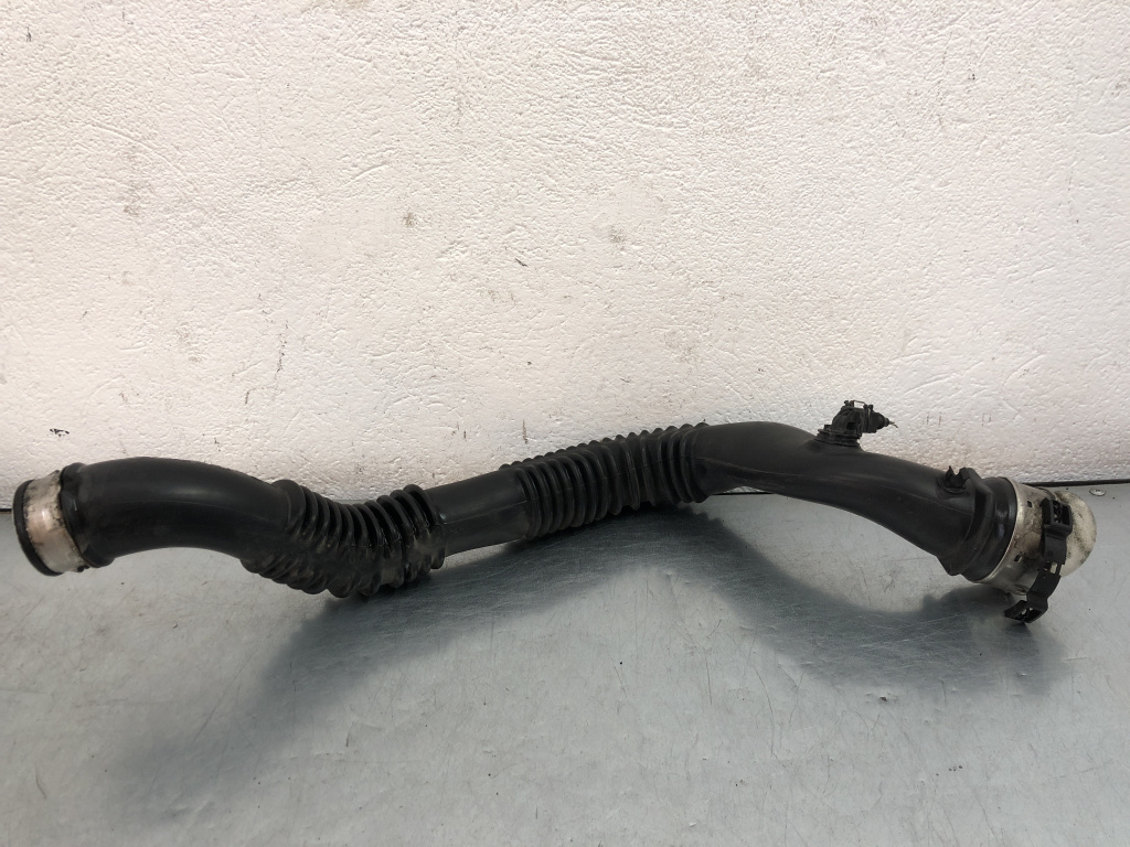 Furtun intercooler BMW Seria E87 120d Manual 2011 sedan 2011 (11564310)