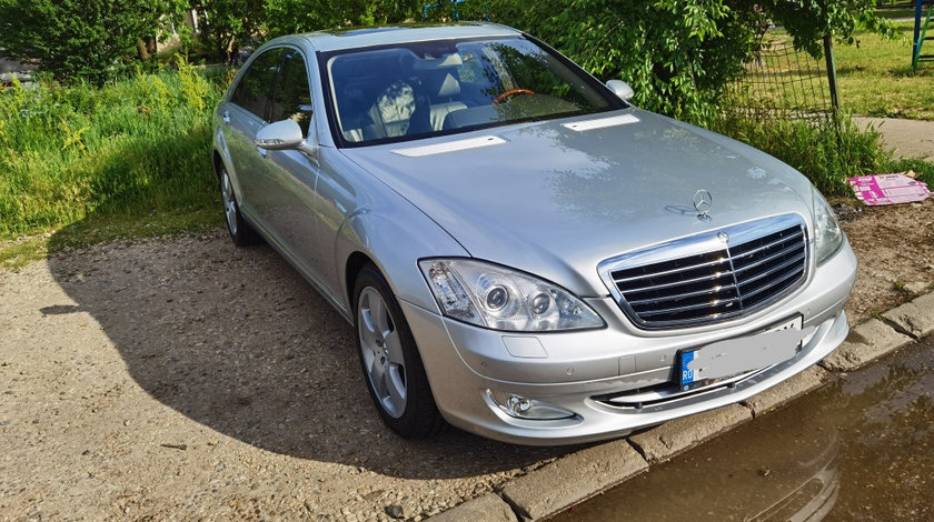 Fuzeta dreapta fata Mercedes S500 4 matic w221