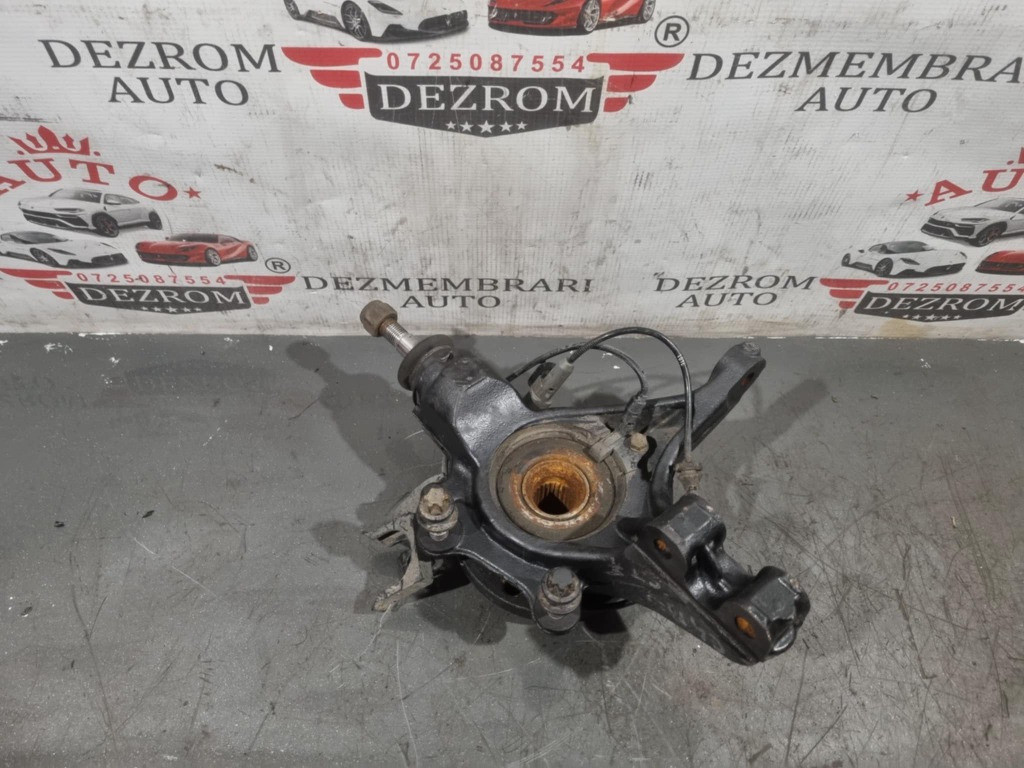 Fuzeta stanga fata 364696 Citroen C4 I 1.4 16V 88 cai KFU (ET3J4)