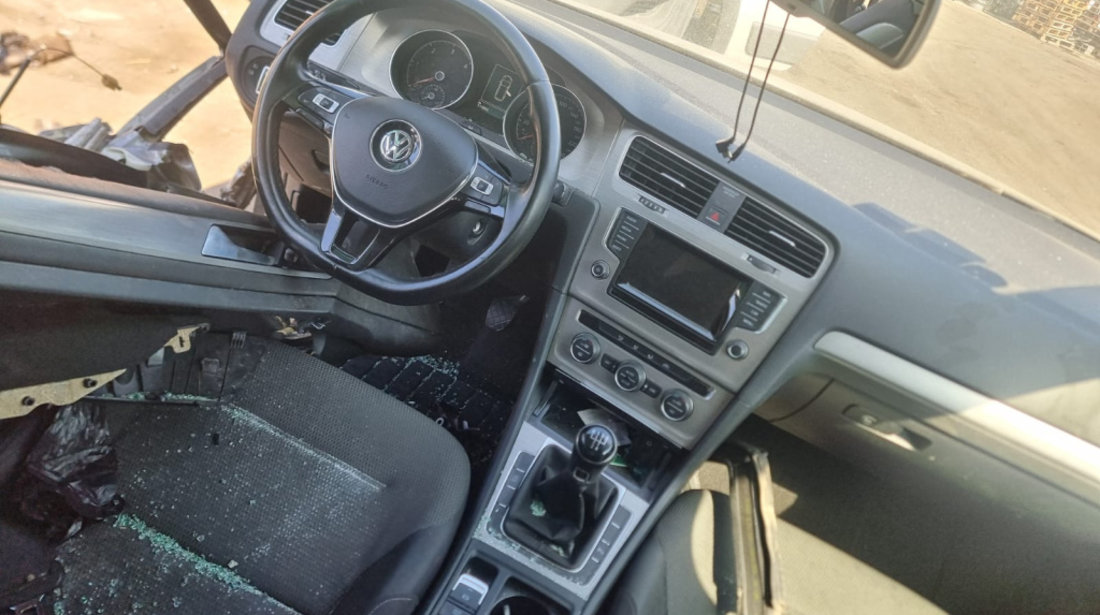 Geam dreapta fata Volkswagen VW Golf 7 [2012 - 2017] 1.6 tdi CLHA