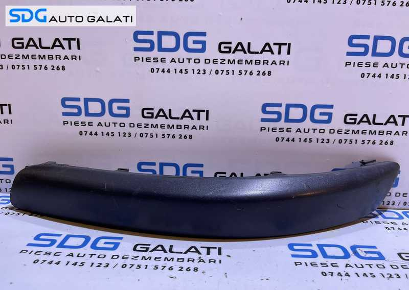 Grila Bandou Ornament Stanga Spoiler Bara Fata VW Golf 5 Hatchback 2004 - 2008 Cod 1K0807717