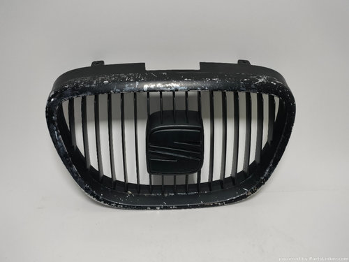 Grila bara fata centrala cu sigla 5P0853654 Seat Altea (5P1) SEAT ALTEA (5P1) [ 2004 - > ] OEM 5P085...