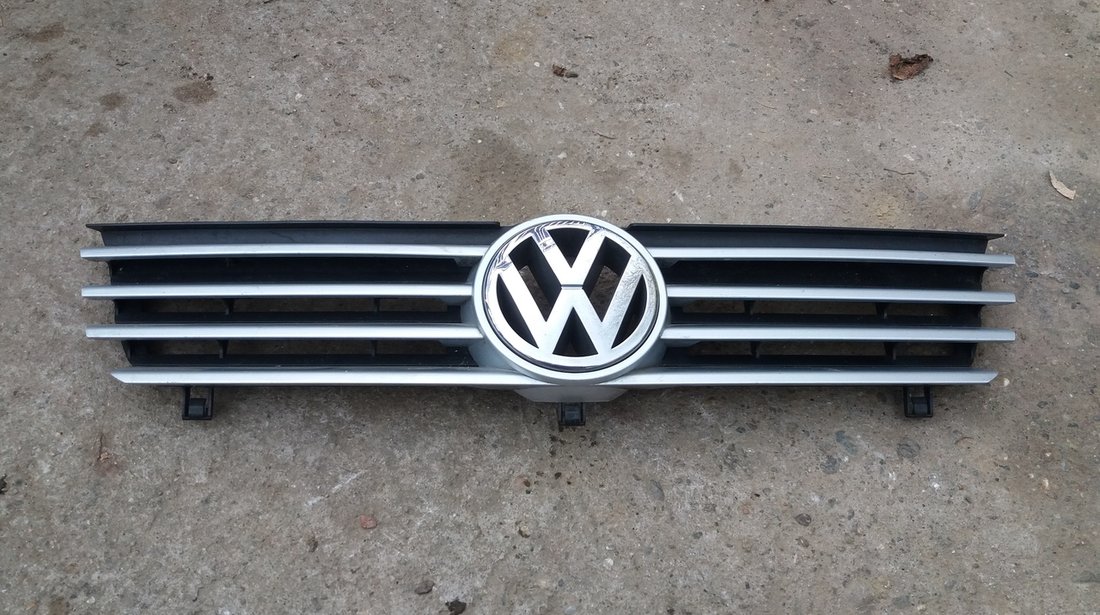 Grila Bara Fata cu Sigla Volkswagen Polo 6N2 Gri Metalizat #11144051