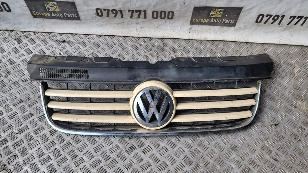 Grila bara fata Volkswagen T5 an fabricatie 2008 cod 7H5807105