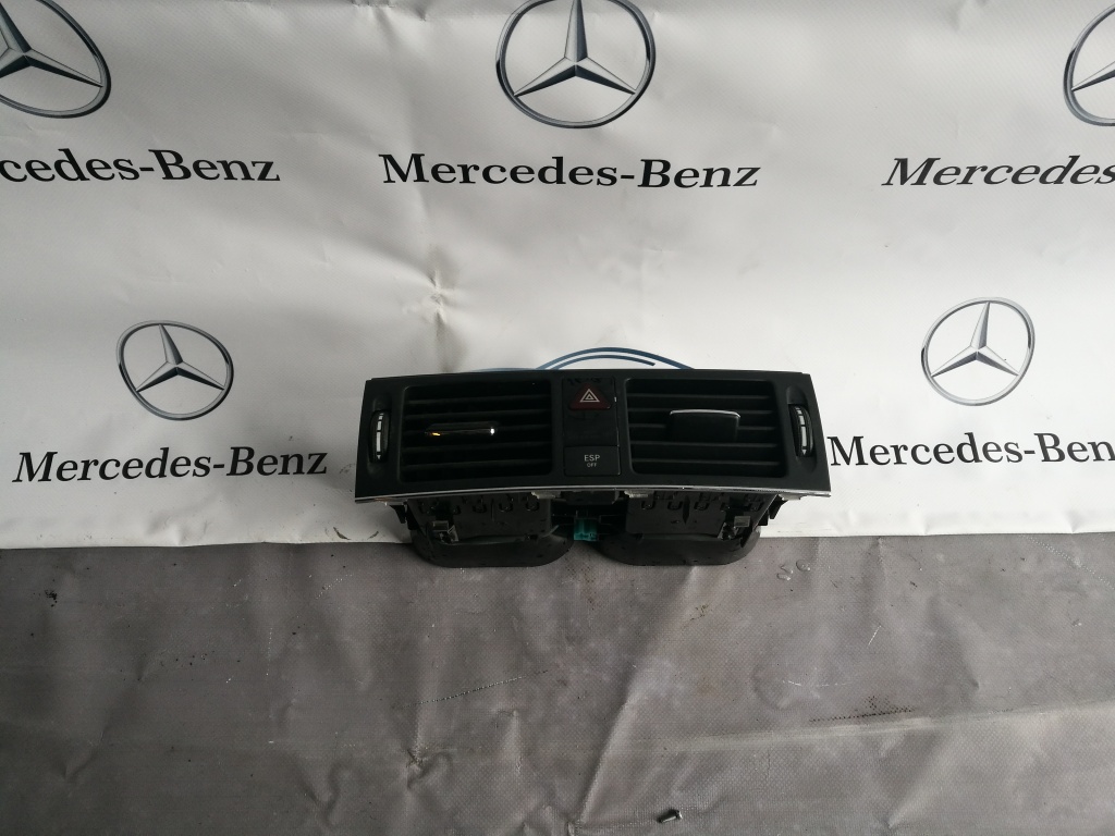 Grila centrala aer Mercedes C class w204