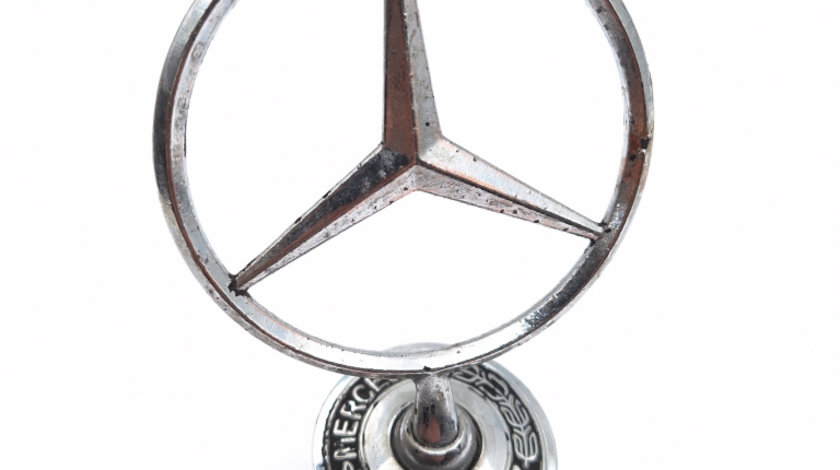 Grila Centrala Cu Sigla Mercedes-Benz C-CLASS (W203) 2000 - 2007 2108800186