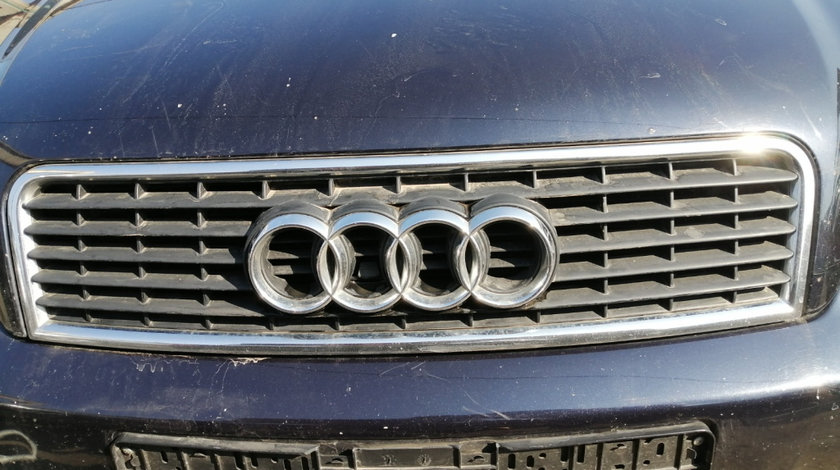 Grila cu Sigla Emblema de pe Capota Motor Audi A4 B6 2001 - 2005