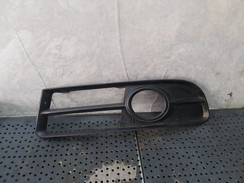 Grila proiector ceata stanga audi a4 b7 8e 4462507lud