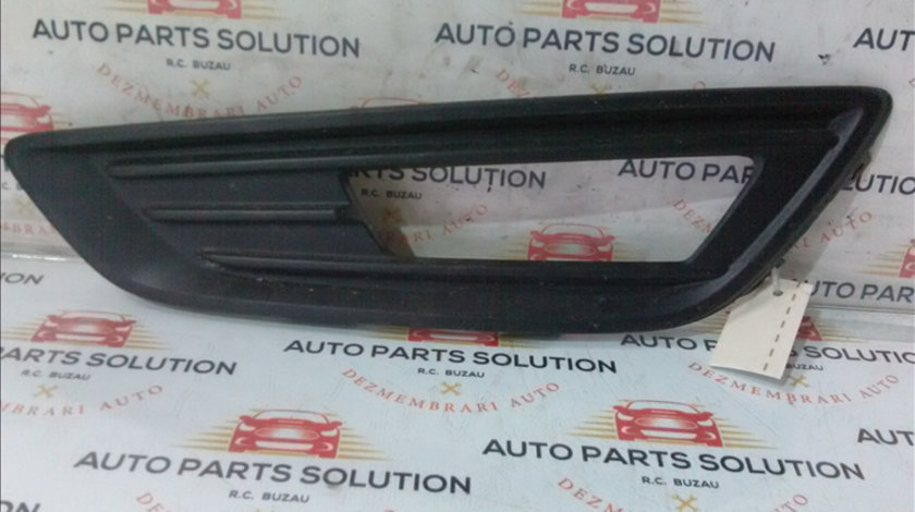 Grila proiector stanga fata FORD FOCUS 3 2010-2014