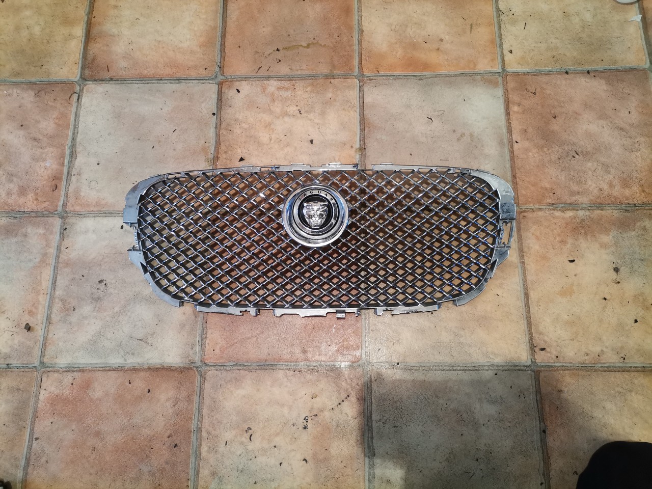 Grila radiator Jaguar XF (2008-2011) X250 Facelift cod 8X23-8A100-AE / 9X23-8A100-AA / 8X23-8B271-AC