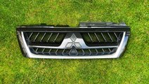 Grila radiator Mitsubishi Pajero Shogun, an 2003-2...