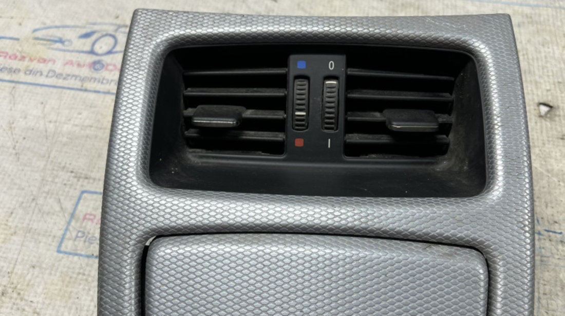 Grila ventilație cotiera BMW Seria 3 E92 2010