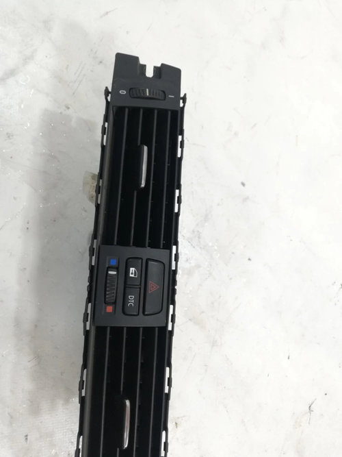 Grila ventilatie bord centrala Bmw Seria 3 E92 E90 An 2006 2007 2008 2009 cod 9151174-01