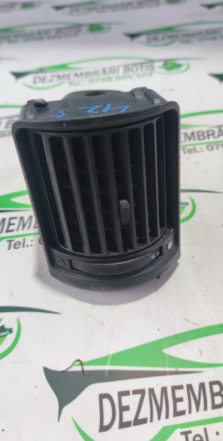 Grila ventilatie bord dreapta /425 Audi A4 B5 [1994 - 1999] Sedan 1.6 MT (101 hp)