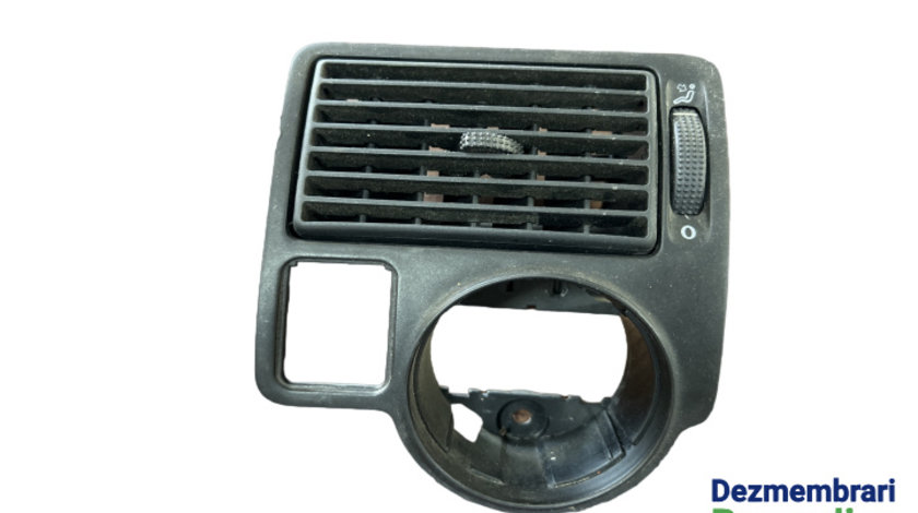 Grila ventilatie bord stanga 1J1815715A Volkswagen VW Golf 4 [1997 - 2006] Hatchback 5-usi 1.4 MT (75 hp)