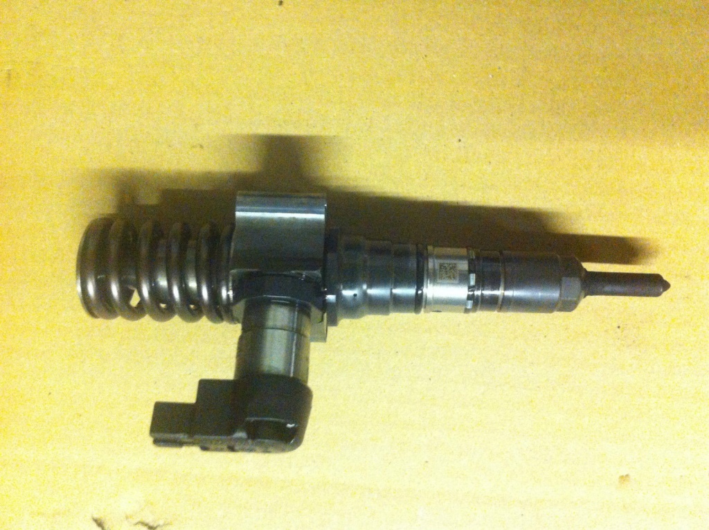 Injectoare Vw Passat B6 2.0 Tdi 103 kw 140 cp Tip Motor BKP #1690592