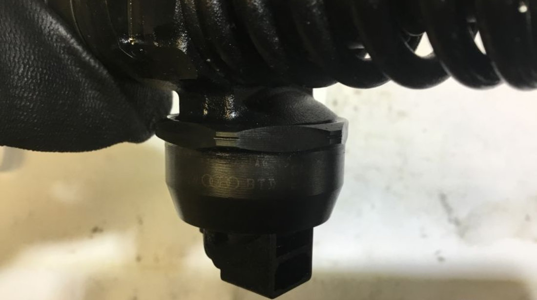 Injector 038130073ag 1.9 TDI Volkswagen GOLF V 1K1 2003