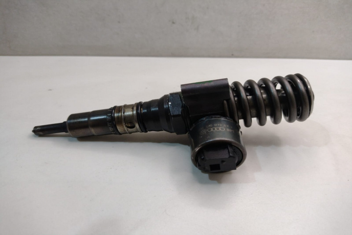 Injector 03G130073 / 03G130073GX Volkswagen VW Touran [facelift] [2006 - 2010]