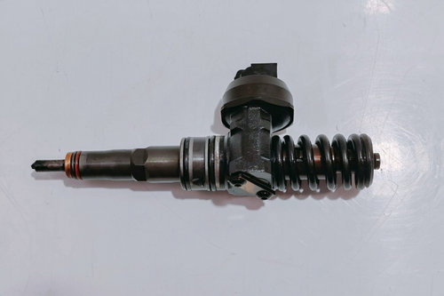 Injector 2.0 tdi 038130073bk BS Volkswagen VW Passat B6 [2005 - 2010]