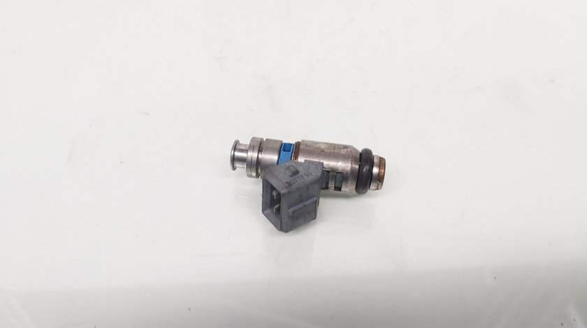 Injector, cod 036031C, VW Golf 4 (1J1), 1.4 benz, AXP (id:664133)