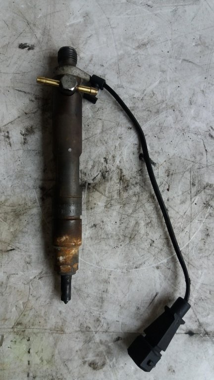 Injector cu fir vw passat audi a4 a6 1.9 tdi 028130201j