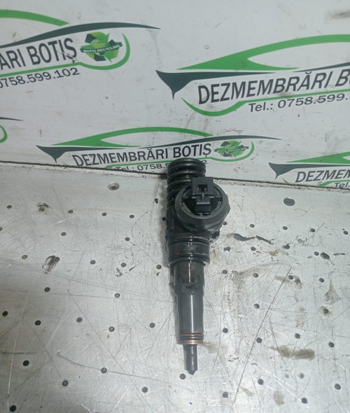 Injector Motorina 038 130 073 bn/CS Bosch 038 130 073 bn/CS Volkswagen VW Golf 4 [1997 - 2006]