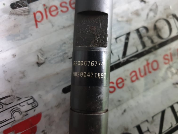 Injector Renault Clio III 1.5 dCi 88cp cod piesa : 8200676774