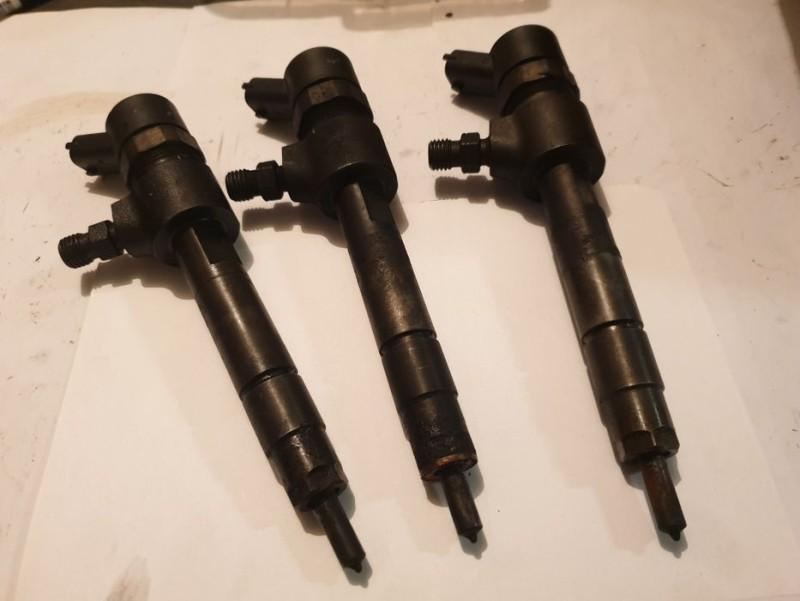 Injector Saab 9-3X 2009-> 1.9 cdti 74 kw 101 cp; 1.9 cdti 88 kw 120 cp; 1.9 TiD 88 kw 120 cp; 1.9 TTiD 132 kW 0445110165