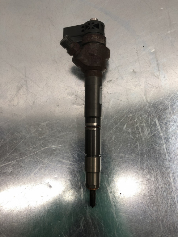 Injector Volkswagen Golf 6 Variant 2.0 TDI DSG MSV, 140cp sedan 2011 (03L130277J)