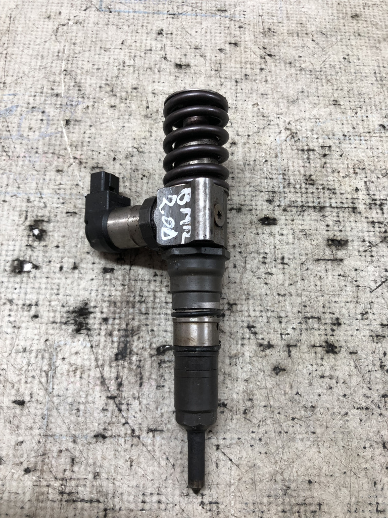 Injector Volkswagen Passat B6 2.0 Motorina 2006, 03G130073D