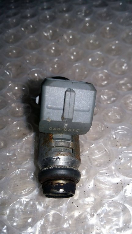 Injector vw golf 4 1.4 benz 036031c