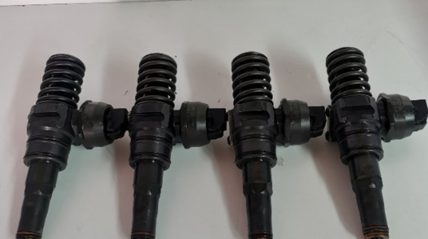 Injector Vw Passat Golf Touran Audi A3 Skoda 1.9 TDI injectoare BKC BXE BLS