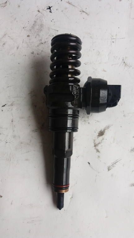 Injector vw polo golf 5 skoda octavia 1.9 tdi bxe 038130073ag