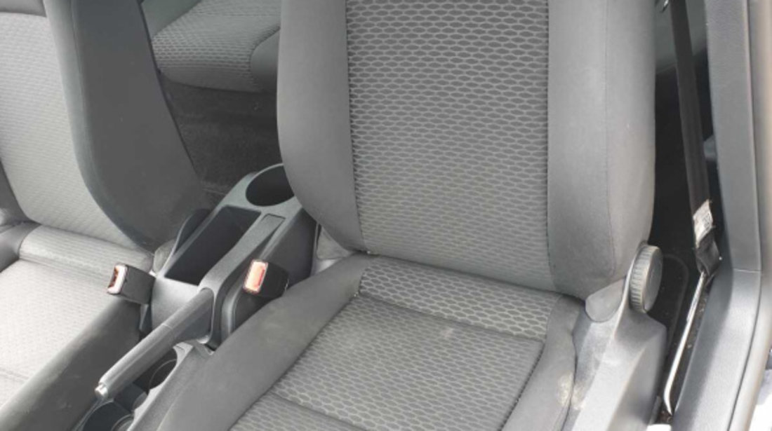 Interior Textil Fara Incalzire Scaune Scaun Fata Stanga Dreapta si Bancheta cu Spatar Volkswagen Golf 6 Coupe 2 Usi 2008 - 2014