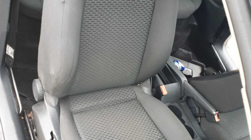 Interior Textil Fara Incalzire Scaune Scaun Fata Stanga Dreapta si Bancheta cu Spatar Volkswagen Golf 6 Coupe 2 Usi 2008 - 2014